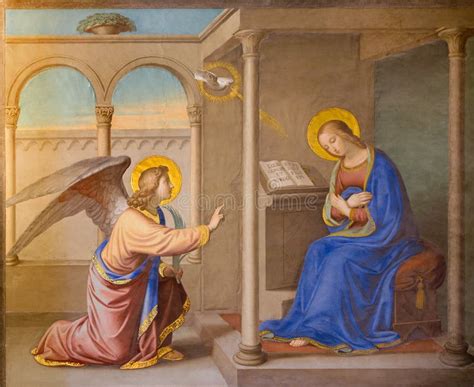 ภาพฝาผนังโบสถ์ 'The Annunciation'! ลวดลายสีสันสดใส สร้างความงดงามอย่างน่ามหัศจรรย์